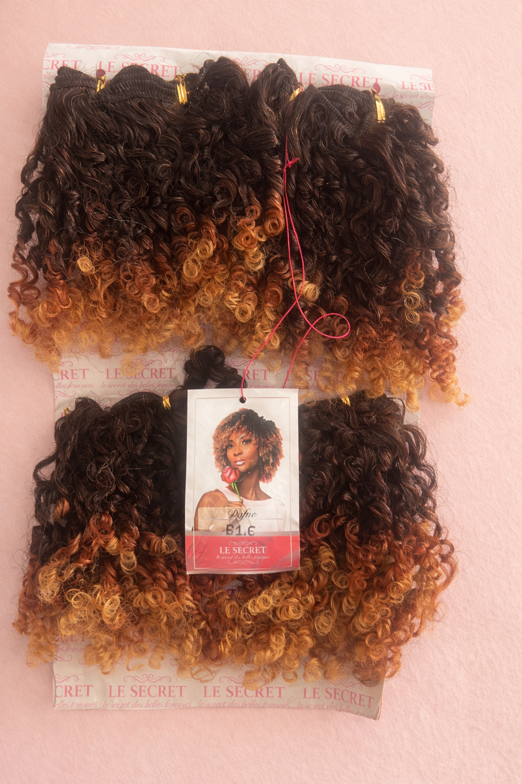 Mèches de Tissage Bouclées Ombre – Noir & Blond Caramel